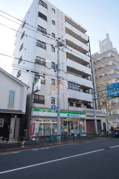 初穂マンション中落合外観1｜初穂マンション中落合は、1985年（昭和60年） 1月に建てられた８階建てのマンションです。