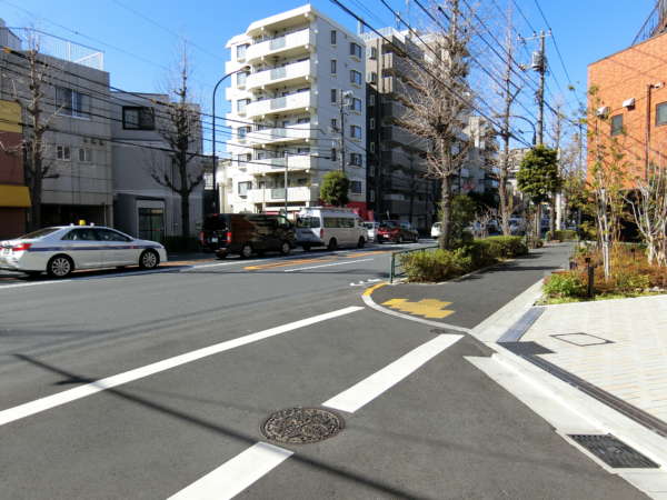 アイル東京向島弐番館アプローチ11｜すぐ明治通りに出ますから、ここを右折。北上して隅田川方向に向かいます。