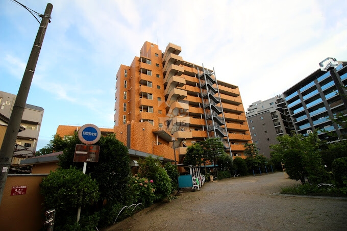 ライオンズマンション親水公園外観２｜ライオンズマンション親水公園は、1985年（昭和60年）4月に建てられた10階建てのマンションです。