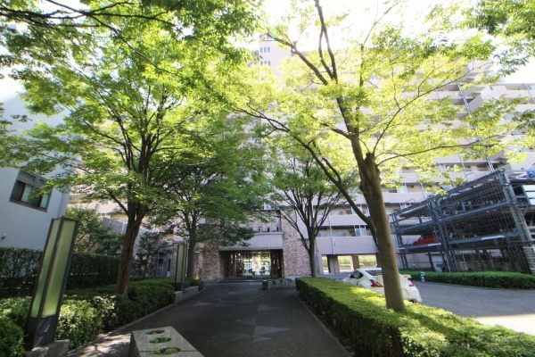 ライオンズマンション荒川遊園アクアステージ外観２｜ライオンズマンション荒川遊園アクアステージは平成１４年築、13階建てのマンションです。