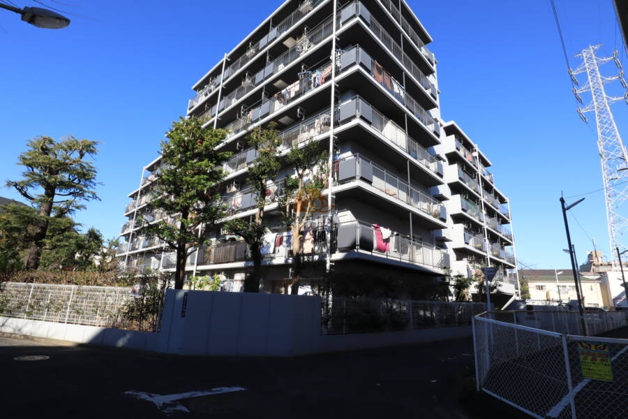 鎌倉町パークファミリア外観1｜鎌倉町パークファミリアは昭和58年築、７階建てのマンションです。