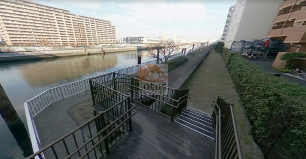 グランシティ東京イーストⅢ周辺２｜グランシティ東京イーストⅢの北側汐見運河で、遊歩道があります。