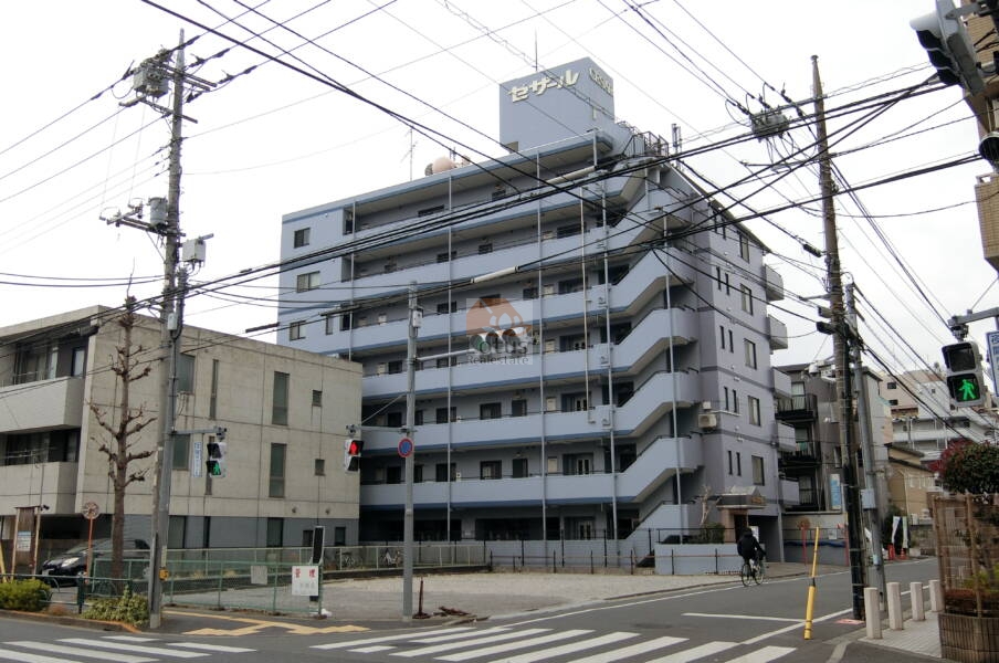 セザール第５綾瀬外観1｜セザール第５綾瀬は平成7年築、7階建てのマンションです。綾瀬駅から徒歩10分圏内です。