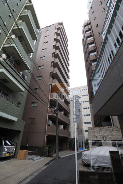 エクセルシオール西新宿外観4｜１３階建ての新耐震マンションです。周辺は中高層の住宅・ビルが多いエリアです。