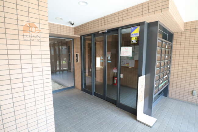 クレアメゾン天神橋共用部2｜エントランス内部はオートロックになっていました。