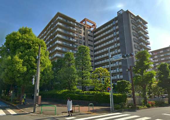 光が丘パークタウン公園南４号棟外観1｜光が丘パークタウン公園南は「光が丘」駅から徒歩６分の緑の多い住環境です。９階建ての大規模マンションです。