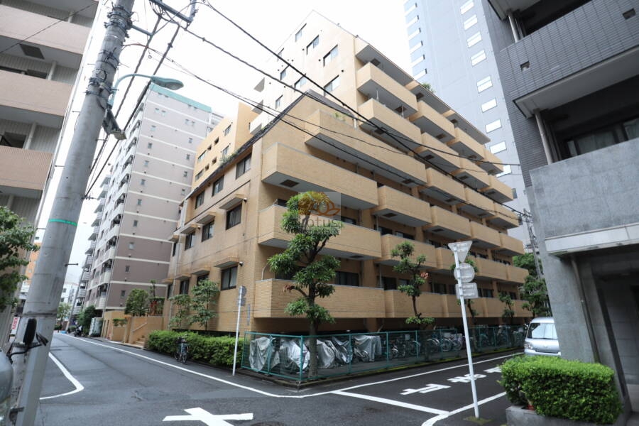 ライオンズマンション箱崎町外観1｜ライオンズマンション日本橋箱崎町は、9階建てのマンションです。