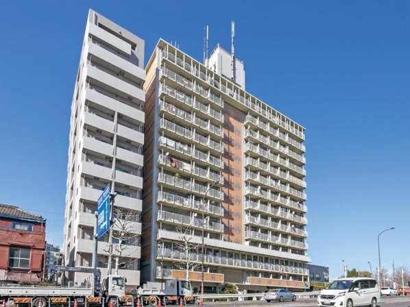 カーサ相生外観1｜カーサ相生は１４階建てのマンションです。Ａ棟からＣ棟まである大規模マンションで、清澄通り沿いにあります。「月島」駅から徒歩３分と便利です。