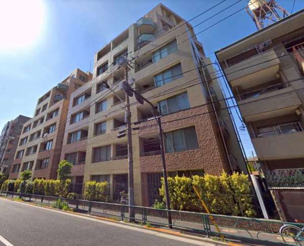 ハイホーム武蔵関Ｂ館外観２｜ハイホーム武蔵関はＡ棟、Ｂ棟からなるマンションです。平成１２年築の９階建てのです。新青梅街道に面していて「武蔵関」駅から徒歩１０分です。