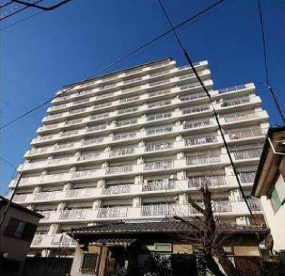 井草サマリヤマンションは昭和４８年築、１３階建てのマンションです。「下井草」駅から徒歩２分です。「井荻」駅も徒歩圏内です。