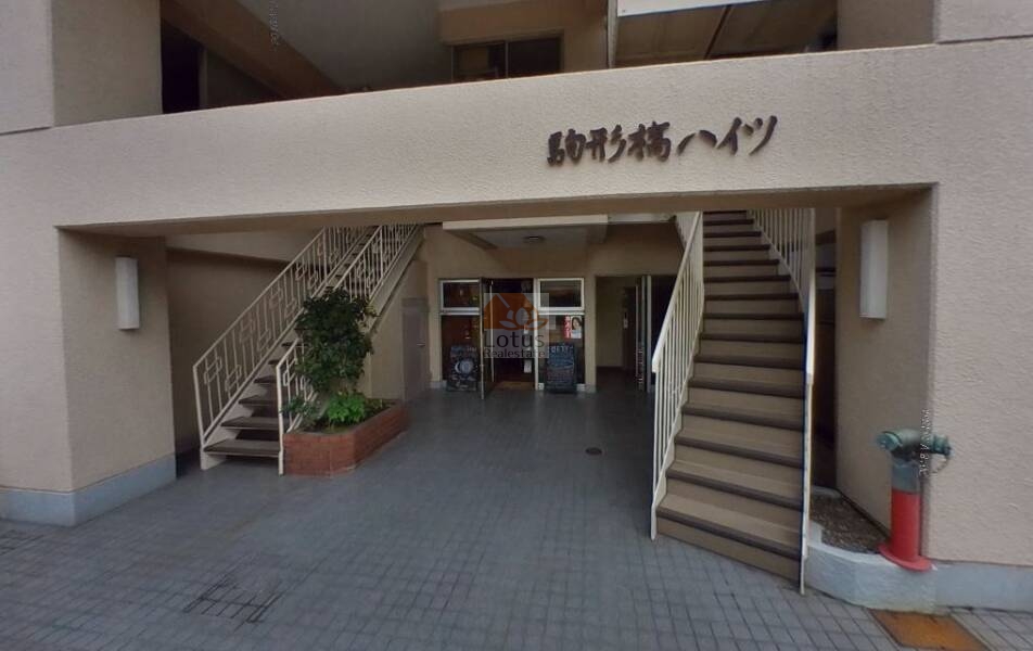 駒形橋ハイツエントランス１｜アプローチは広く奥行きもあり、安全です。