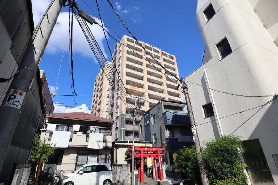 ライオンズグローベル南砂アクアパークは平成１６年築の１４階建てです。