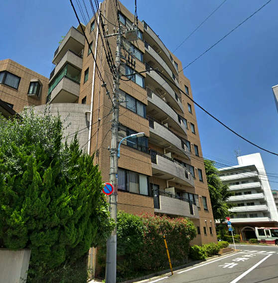 朝日プラザ善福寺外観｜朝日プラザ善福寺は平成２年築の８階建てのマンションです。青梅街道沿いにありファミレスなどの飲食店やスーパーもあります。西武新宿線「上石神井」駅から徒歩１１分です。