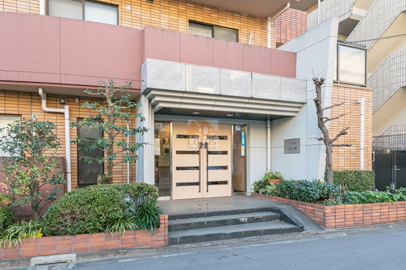 ロイヤルエクセラージュ市ヶ谷二十騎町エントランス１｜周辺は閑静な住宅街です。