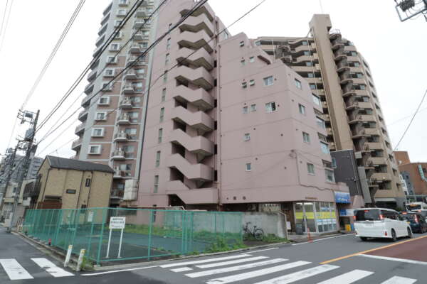 ライオンズマンション三河島外観2｜「荒川区役所前」停車場から徒歩１分、つまり目の前という好ロケーションです。