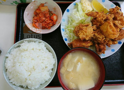 しんの定食｜徒歩１分にある定食屋さん「しん」ではワンコインくらいで美味しい定食がいただけます。昭和な感じです。