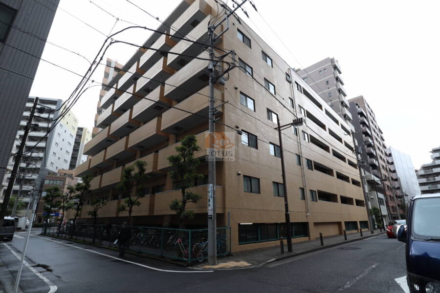 ライオンズマンション箱崎町外観3｜隅田川にほど近い、閑静な住環境です。