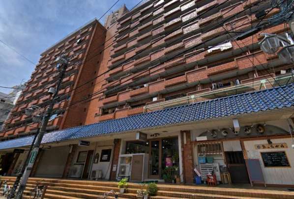 高井戸永谷マンション外観｜環八通り沿いの反対には住宅が広がり穏やかです。