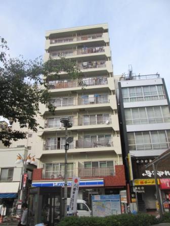 藤和板橋コープ外観｜藤和板橋コープは８階建ての中規模マンションです。「板橋」駅が目の前にある便利な立地です。