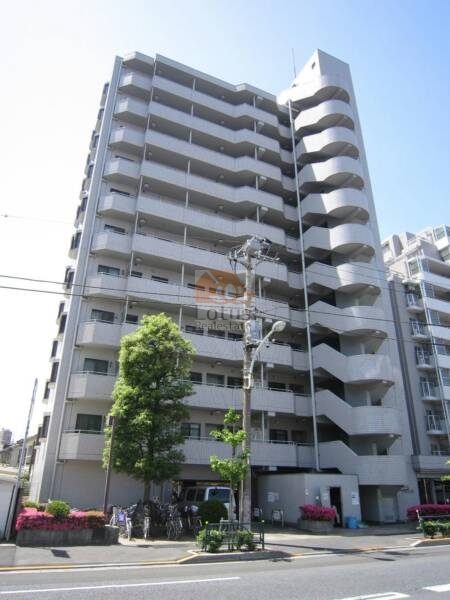 北綾瀬パークホームズ外観｜北綾瀬パーク・ホームズは、1989年（平成 1年）に建てられた11階建てのマンションです。