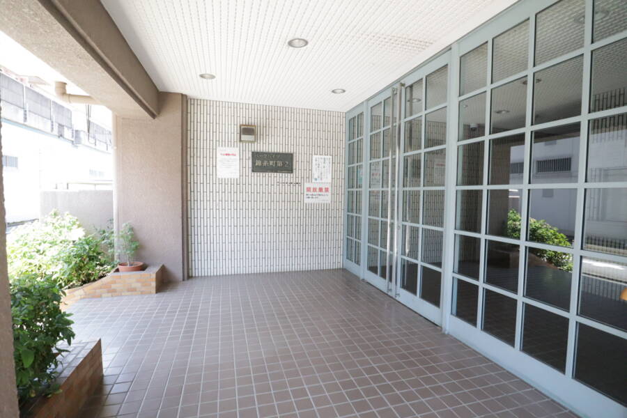パークハイツ錦糸町第２エントランス2｜館銘板です。スロープはありませんでした。