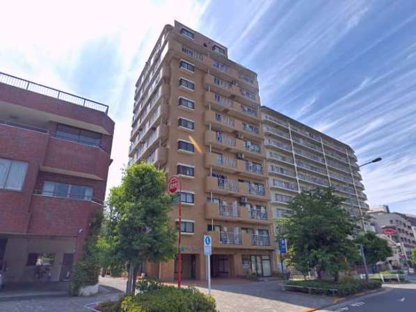 ライオンズマンション東大島外観２｜ライオンズマンション東大島は１１階建てのマンションです。東大島駅から徒歩３分、大島小松川公園わんさか広場が目の前にあります。