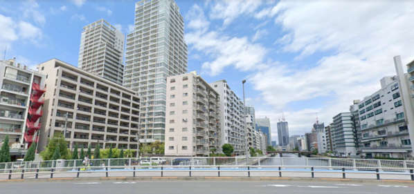 田町東豊エステート外観７｜田町東豊エステートは10階建ての中規模マンションです。目の前には芝浦運河があります。
