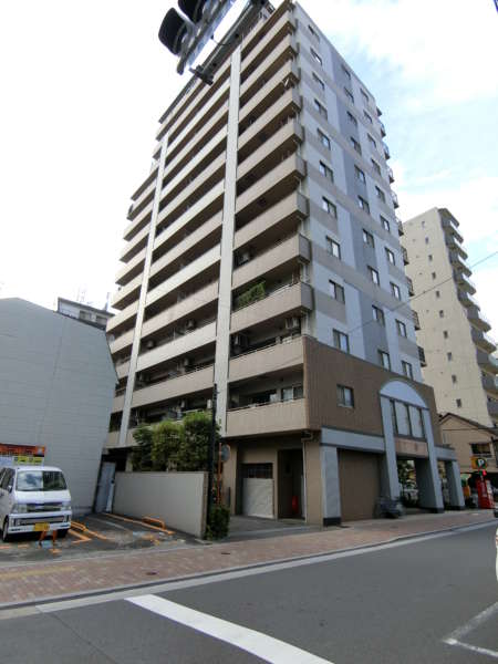 藤和シティホームズ御徒町外観共用部3｜藤和シティホームズ御徒町は平成１１年築の１４階建てのマンションです。竹町公園が目の前にあります。