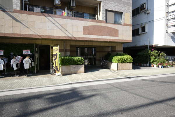 浅草橋アムフラット２外観共用部｜周辺は静かで落ち着いて住環境です。