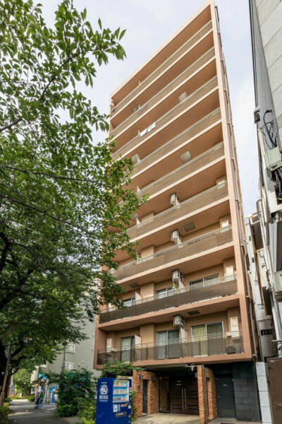 ＡＤＥＳＳＯ中野外観１｜ＡＤＥＳＳＯ中野は、落ち着いたベージュ色のマンションです。