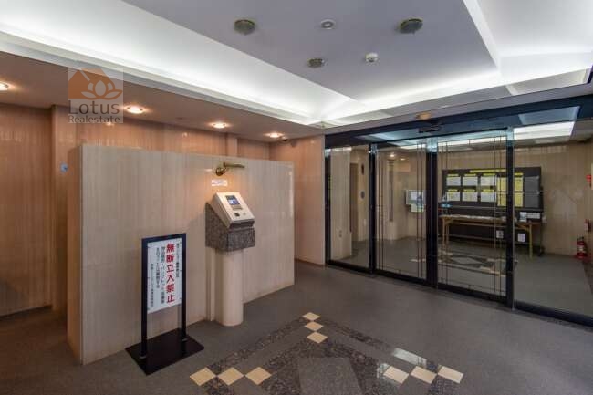 東急ドエルアルス根津外観 (1)｜オートロック完備で安心です。宅配ボックスもあります。