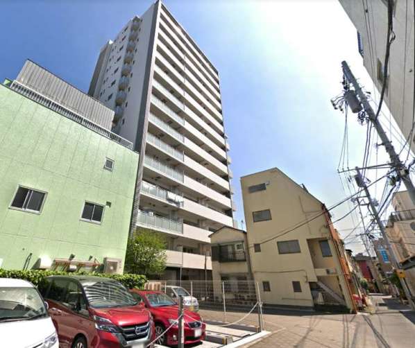 コスモザプレイス大島外観２｜コスモザプレイス大島は平成１８年築、１５階建ての中規模マンションです。「大島」駅から徒歩２分、大通りから一歩入った立地です。周辺にはスーパー、飲食店が複数あり便利です。