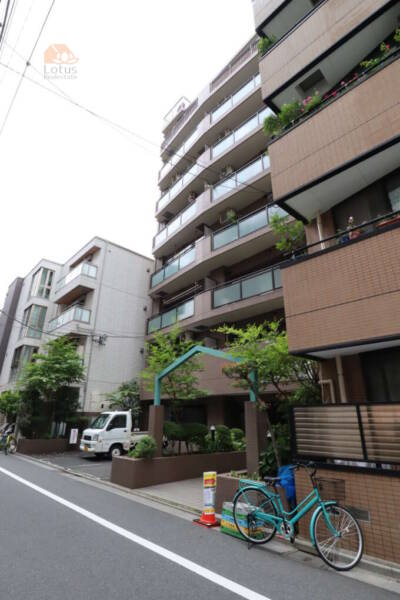 エバーグリーンパレス浅草外観2｜エバーグリーンパレス浅草は平成９年築の９階建てのマンションです。大通りに面していないため静かです。