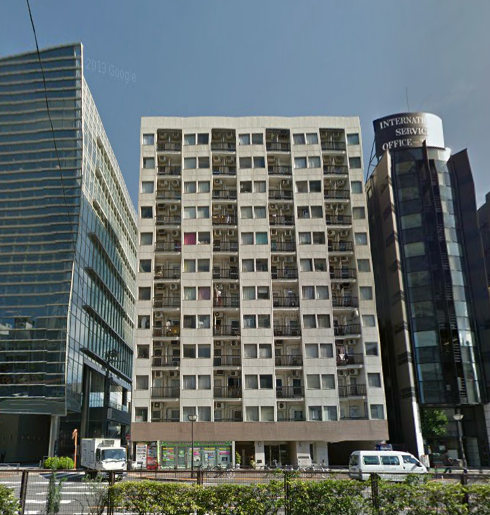 四谷サンハイツ外観｜四谷サンハイツは１２階建てのマンションです。新宿通り沿いにあります。新宿御苑から徒歩５分程度です。