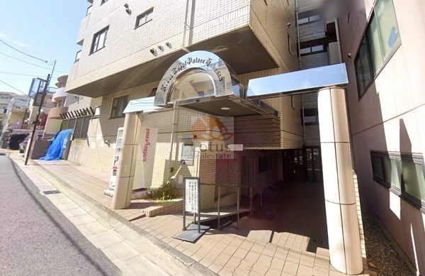 日興ロイヤルパレス白山エントランス１｜エントランスは中山道（旧白山通り）から入った側に有ります。
