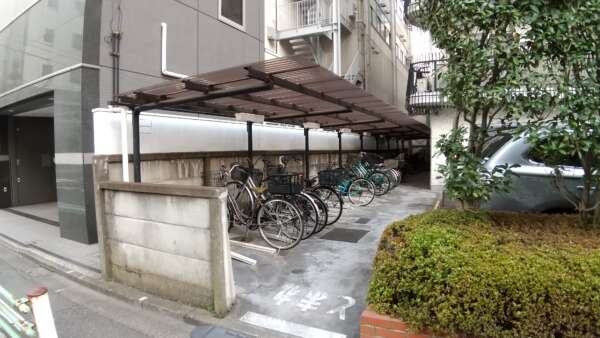 秀和田町レジデンス共用部｜駐輪スペースも完備されています。