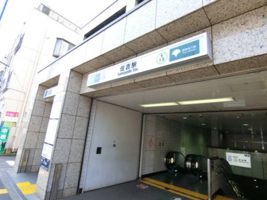 イトーピア住吉マンションアプローチ1｜イトーピア住吉マンションの最寄は「住吉」駅。半蔵門線と都営新宿線のターミナルでもあります。イトーピア住吉マンションに向かうには、四ツ目通り沿いのＢ１出口がいいでしょう。