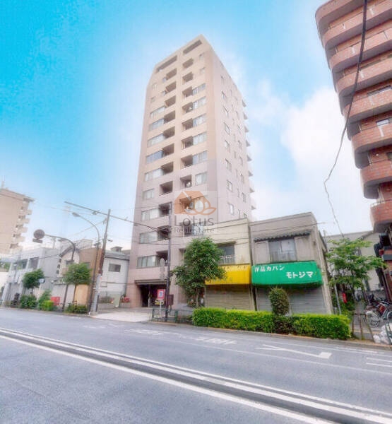 サンクタス池袋ベルマージュは平成10年築、13階建のマンションです。
明治通りに面した立地です。