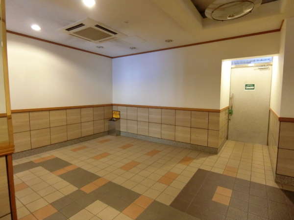 藤和シティホームズ御徒町外観共用部10｜エントランスホールも広がりを持った空間で作られています。
