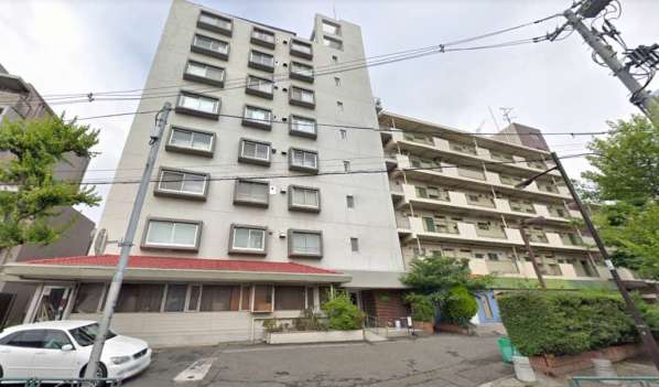 デボスハイツ外観２｜デボスハイツは９階建ての小規模マンションです。環八通り沿いにあり、京王線「