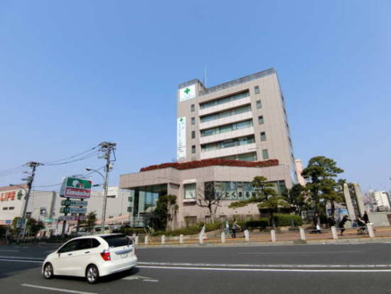 イトーピア住吉マンションアプローチ4｜メディカルモール・島忠・ライフの敷地が見えると物件はすぐ近くです。