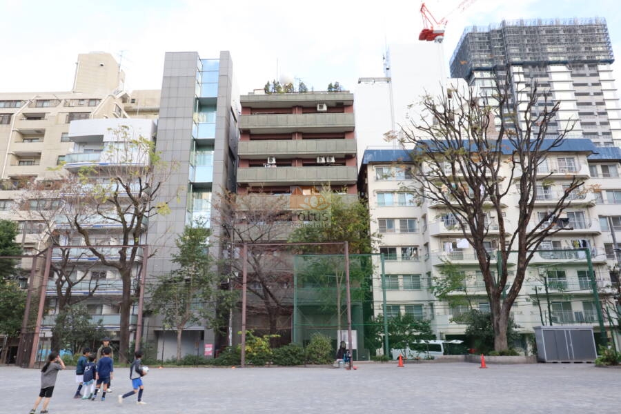 サンサーラ御苑外観1｜サンサーラ御苑は昭和55年築、10階建てのマンションです。