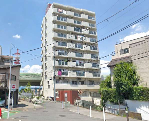 上十条ダイヤモンドマンション外観１｜上十条ダイヤモンドマンションは昭和６１年築、１１階建てのマンションです。北側は環七通りに向いていますが、南側は住宅街に向いていて日当たりも良好です。