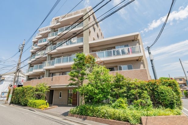 エクセレント光が丘外観３｜エクセレント光が丘は平成１８年築の６階建てのマンションです。周辺は落ち着いた住宅街です。
