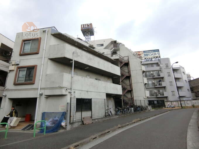 ビッグ武蔵野中村橋外観・共用部5｜ビッグ武蔵野中村橋は6階建てのマンションです。目白通り沿いです。練馬駅、中村橋駅が徒歩圏内です。