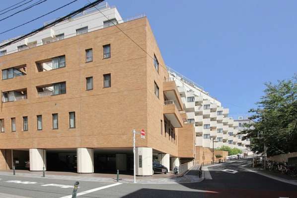 宝生ハイツ外観｜宝生ハイツは8階建ての中規模マンションです。水道橋駅から徒歩3分の静かな立地です。