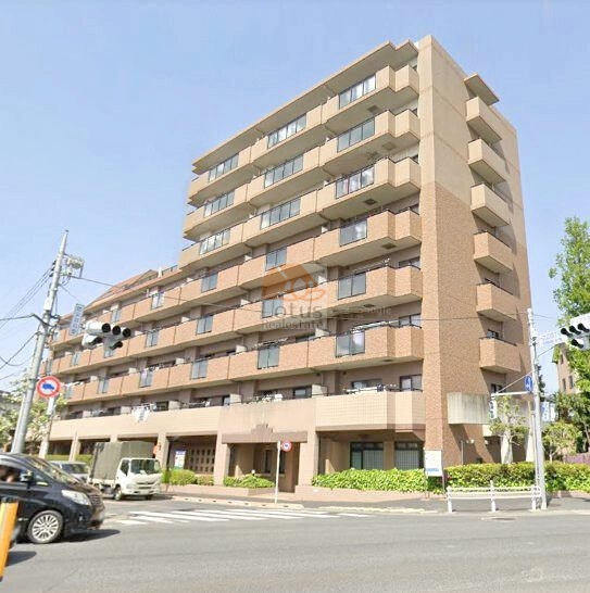 アルファグランデ一之江参番街は1998年（平成10年）築、8階建てのマンションです。