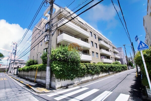 コスモ平井メルベーユ外観１ (1)｜コスモ平井メルベーユは昭和６３年築、５階建てのマンションです。平井駅から徒歩１０分圏内、荒川河川敷まで徒歩５分圏内です。