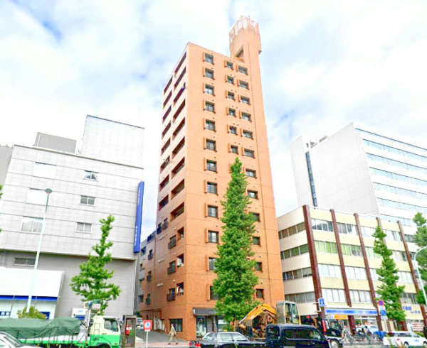 マンション麻布三の橋外観3｜朝日マンション麻布三の橋は昭和５５年築、１３階建てのマンションです。麻布通りに立地していて、白金高輪駅と麻布十番駅が利用可です。