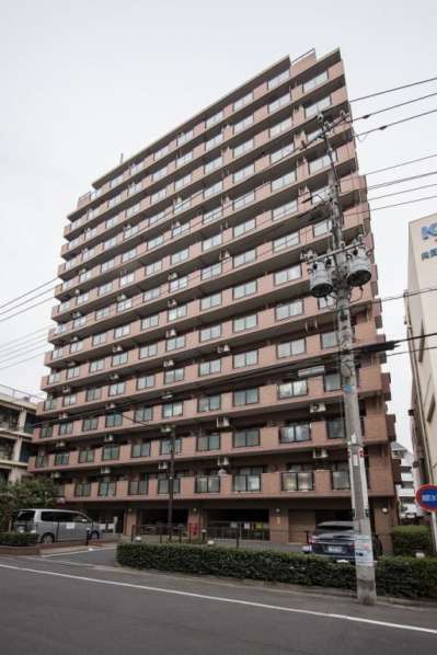 ライオンズマンション日暮里南公園外観｜ライオンズマンション日暮里南公園は平成12年築、14階建てのマンションです。尾竹橋通りから一歩入った立地で、日暮里駅と鶯谷駅が徒歩圏内です。